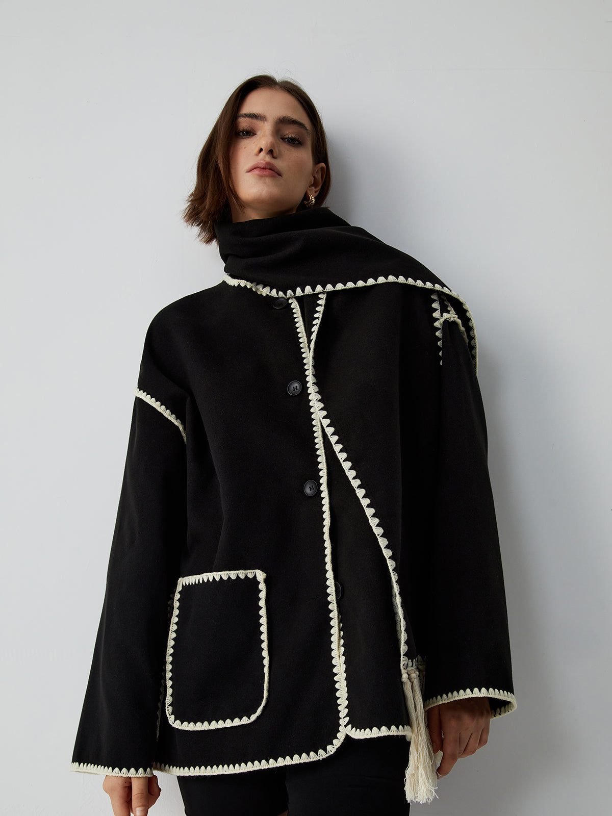 Kontrastbesatz-Jacke mit passendem Schal
