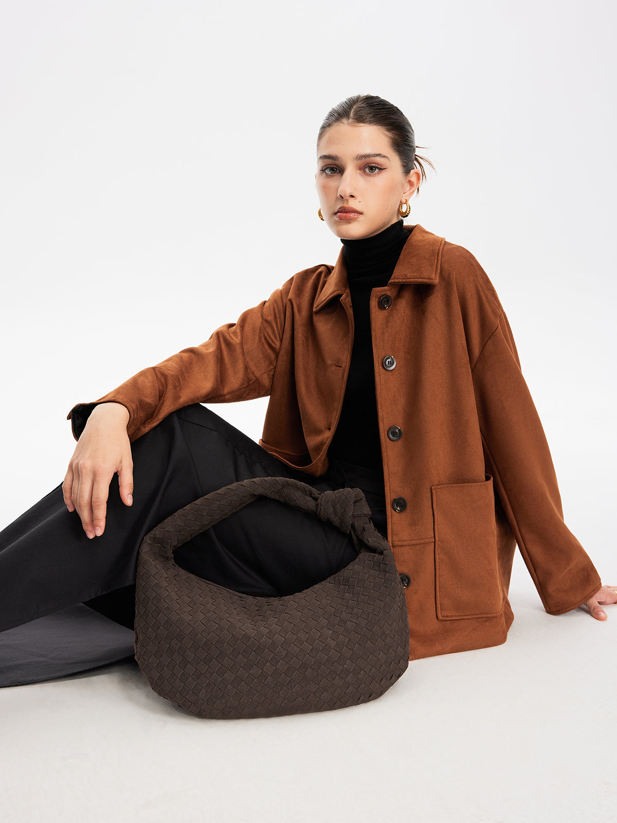 Gerundete Gewebte Geknotete Wildledertasche