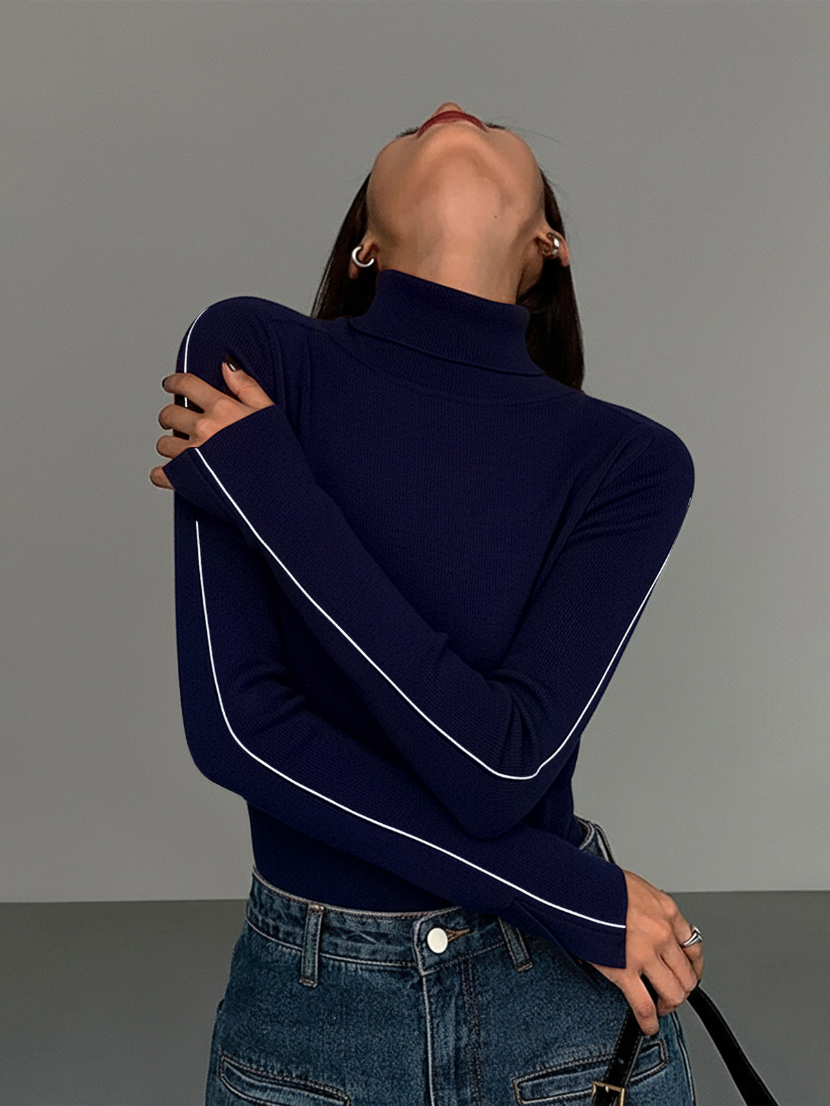 Kontrast-Piping-Turtleneck-Pullover