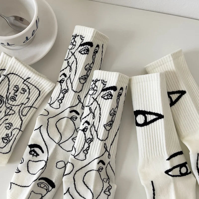 Starrende Gesichter - Abstrakte Linienkunst Socken