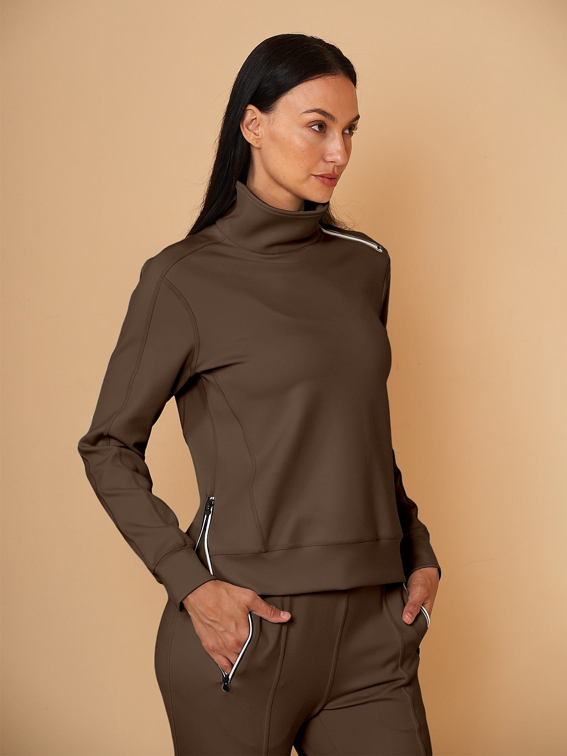 Mehr als nur ein einfaches Golf-Sweatshirt mit unregelmäßigem Kragen