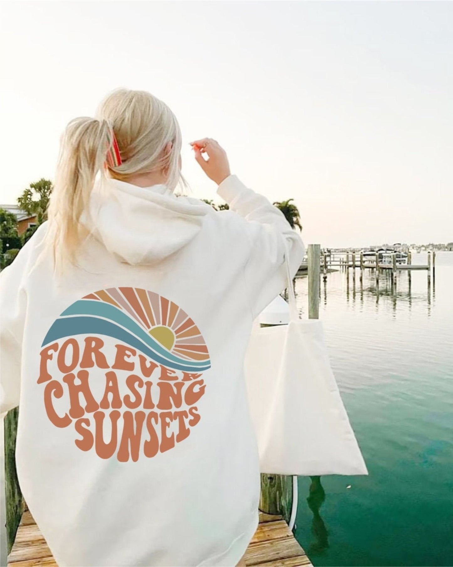 Kira | Stilvoller Hoodie „Forever chasing sunsets“