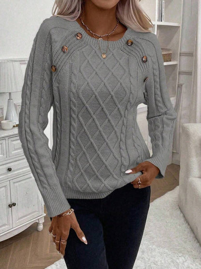 Clara – Zopfmuster-Strickpullover mit Knopfdetails