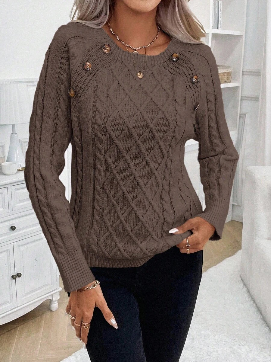 Clara – Zopfmuster-Strickpullover mit Knopfdetails