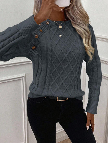 Clara – Zopfmuster-Strickpullover mit Knopfdetails