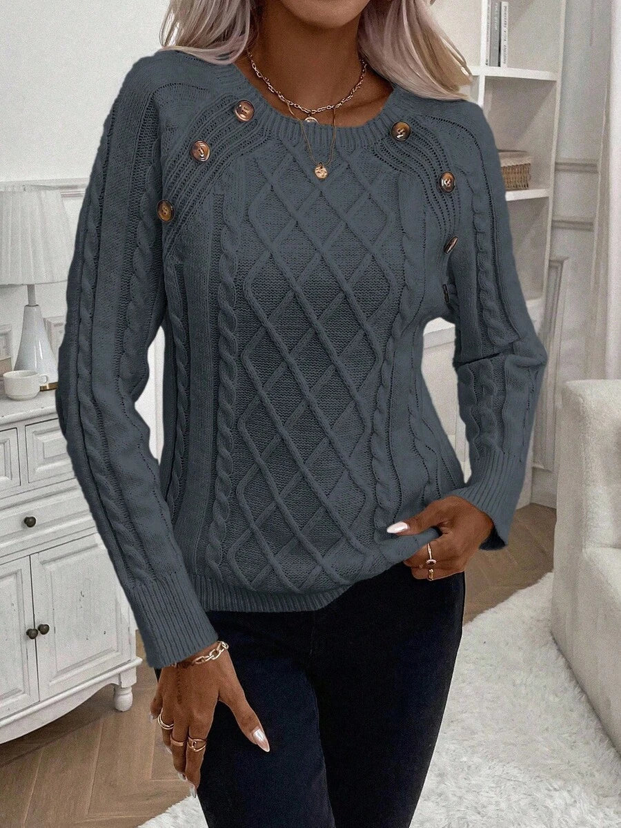 Clara – Zopfmuster-Strickpullover mit Knopfdetails