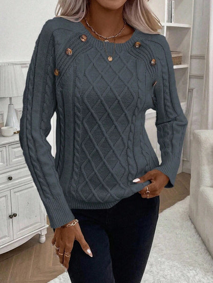 Clara – Zopfmuster-Strickpullover mit Knopfdetails