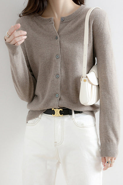 Rundhals-Wollstrick-Cardigan - 12 Farben verfügbar