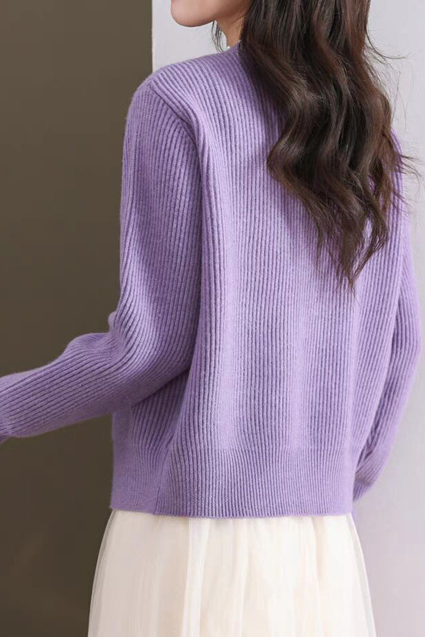 Perlenverzierte gestrickte Strickjacke