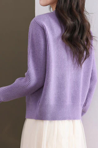 Perlenverzierte gestrickte Strickjacke