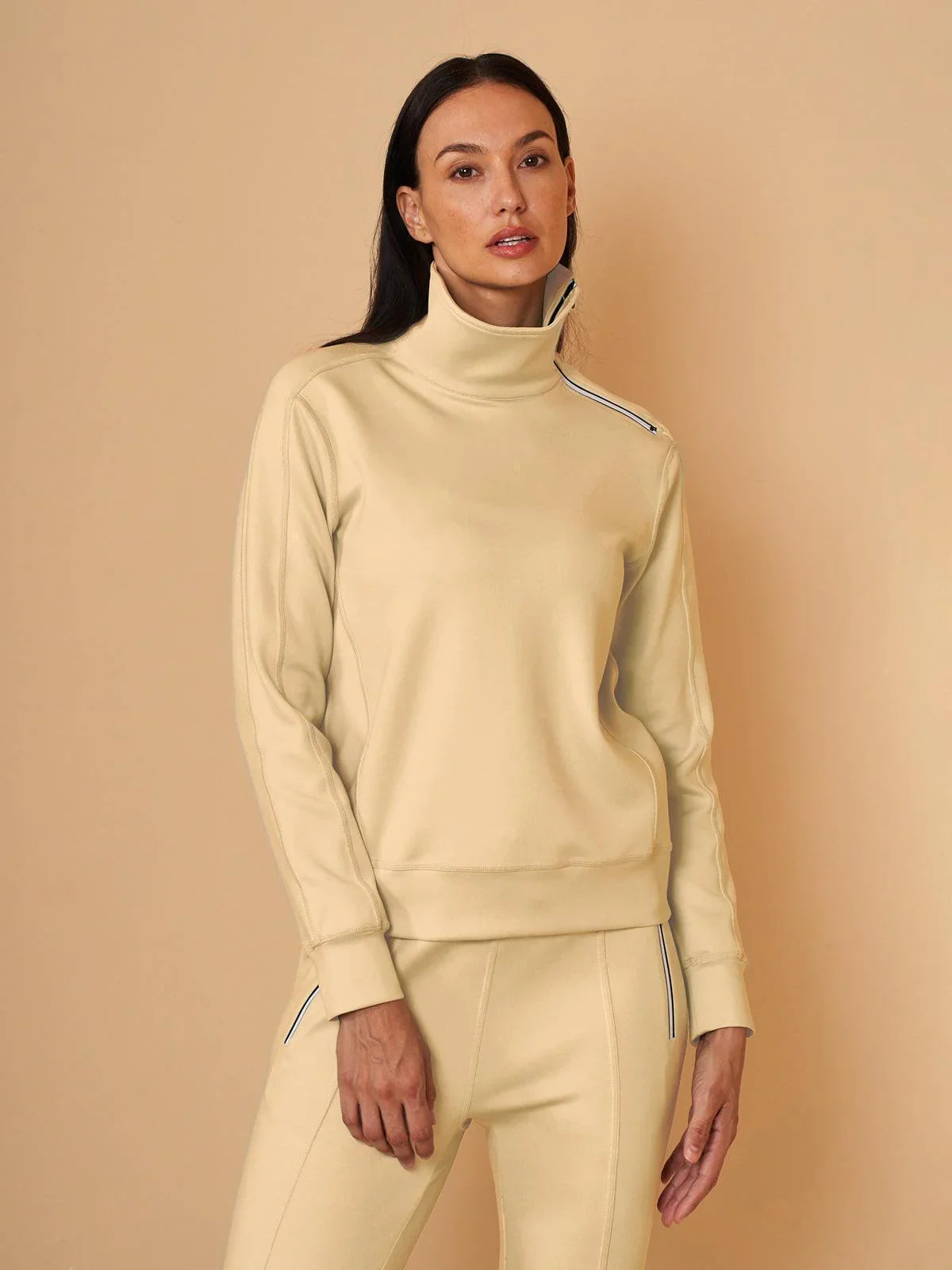 Mehr als nur ein einfaches Golf-Sweatshirt mit unregelmäßigem Kragen