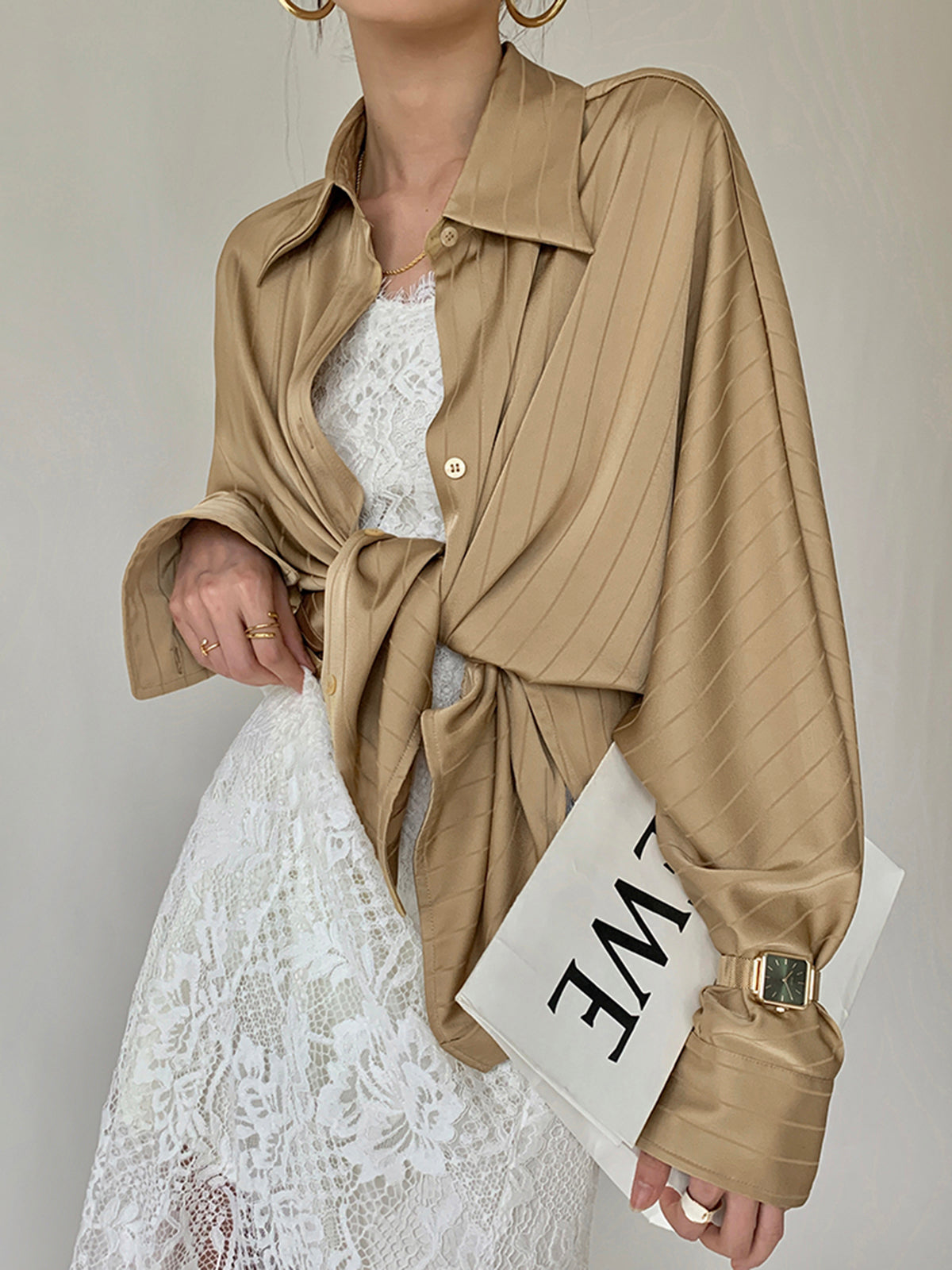 Charlotte – Oversized Hemd mit Knopfleiste und Kragen