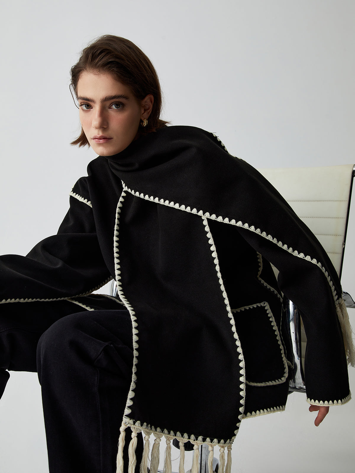 Kontrastbesatz-Jacke mit passendem Schal