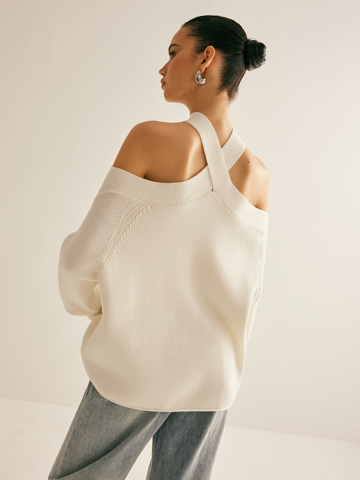 Kreuzkragen Cold-Shoulder Pullover