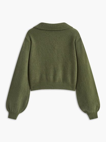 Kurze Strickjacke mit Knopfkragen