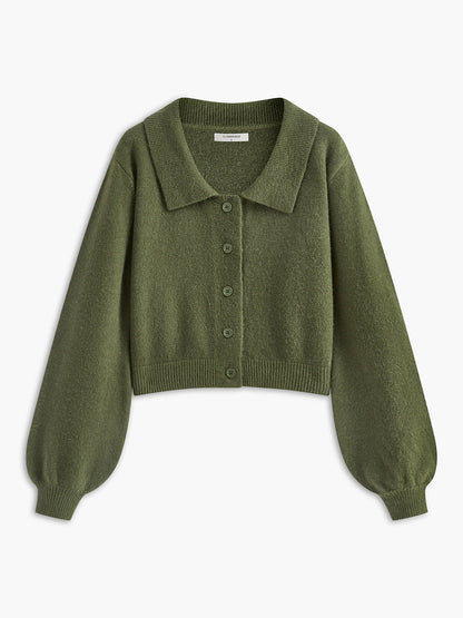 Kurze Strickjacke mit Knopfkragen