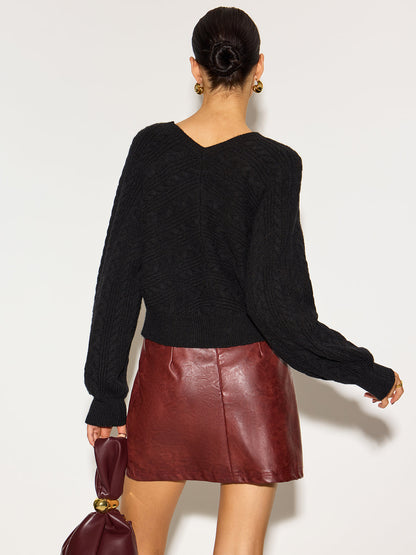 V-Ausschnitt mit Schleifendetail Wickeljacke