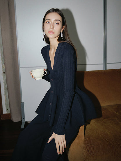 V-Ausschnitt Rüschendetail Knopfjacke