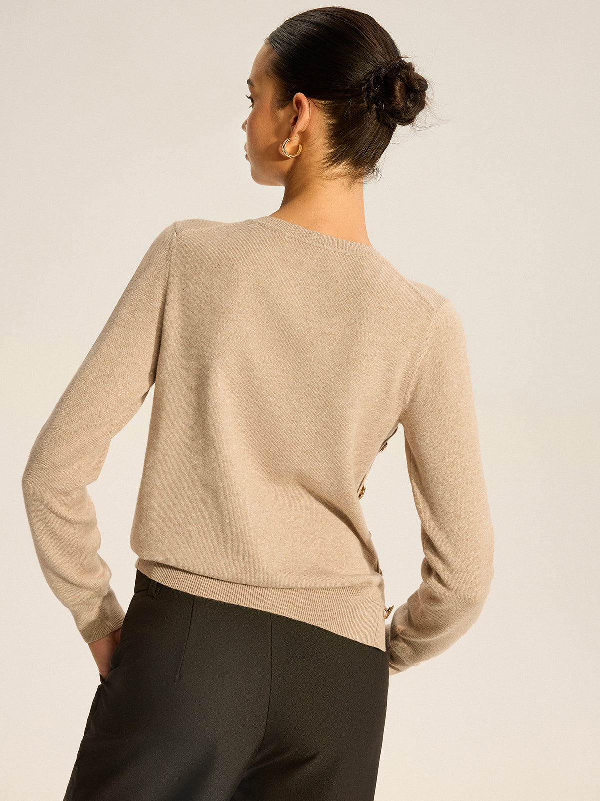 Asymmetrisches Knopfstricktop