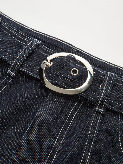 Denim-Hosen mit Kontrastnähten und Gürtel
