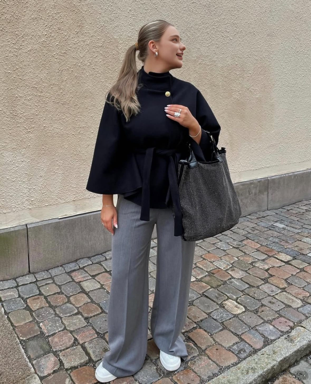 Mystique & Co™ Mantel Clara