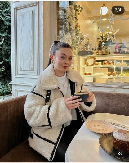 Mystique & Co™ Teddy Mantel