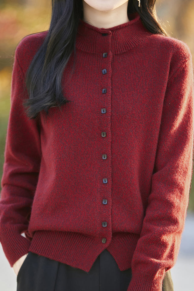 Halb hoher Kragen einfarbiger floral gestrickter Cardigan