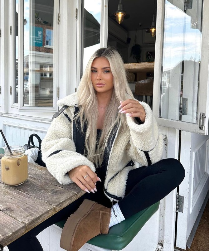 Mystique & Co™ Teddy Mantel