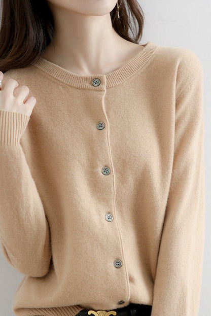 Rundhals-Wollstrick-Cardigan - 12 Farben verfügbar