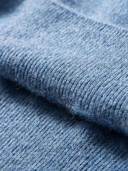 Eleganter V-Ausschnitt-Strickpullover – Cross & Crown