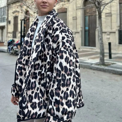 Gepolsterte Jacke im Leopardenmuster