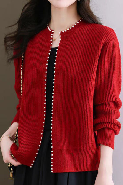 Perlenverzierte gestrickte Strickjacke