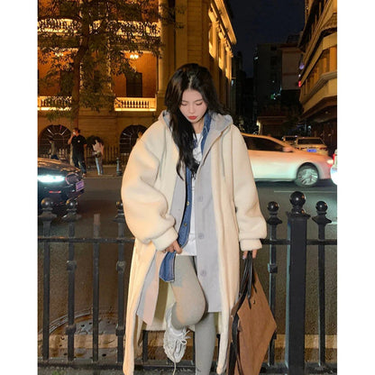 Lola | Lammwolljacke mit Kapuze