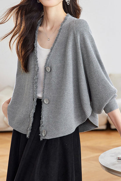 Lässiger Strickcardigan mit Batwing-Ärmeln und Fransen