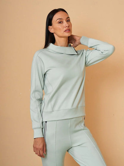 Mehr als nur ein einfaches Golf-Sweatshirt mit unregelmäßigem Kragen